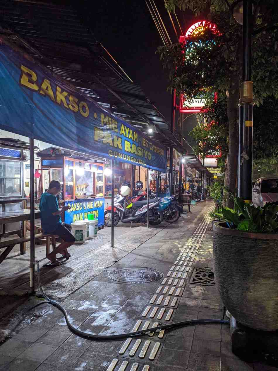 Suasana Warung